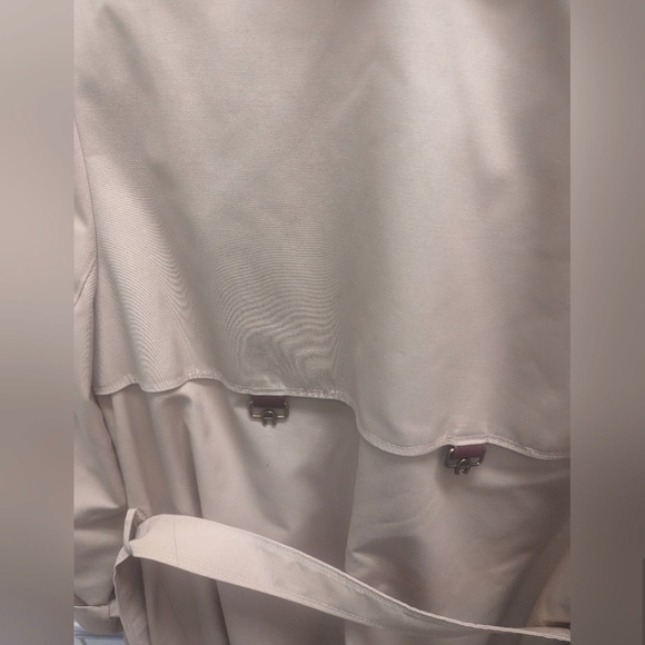 Etiene Aigner womens trench size 12 tan color - Picture 4 of 6